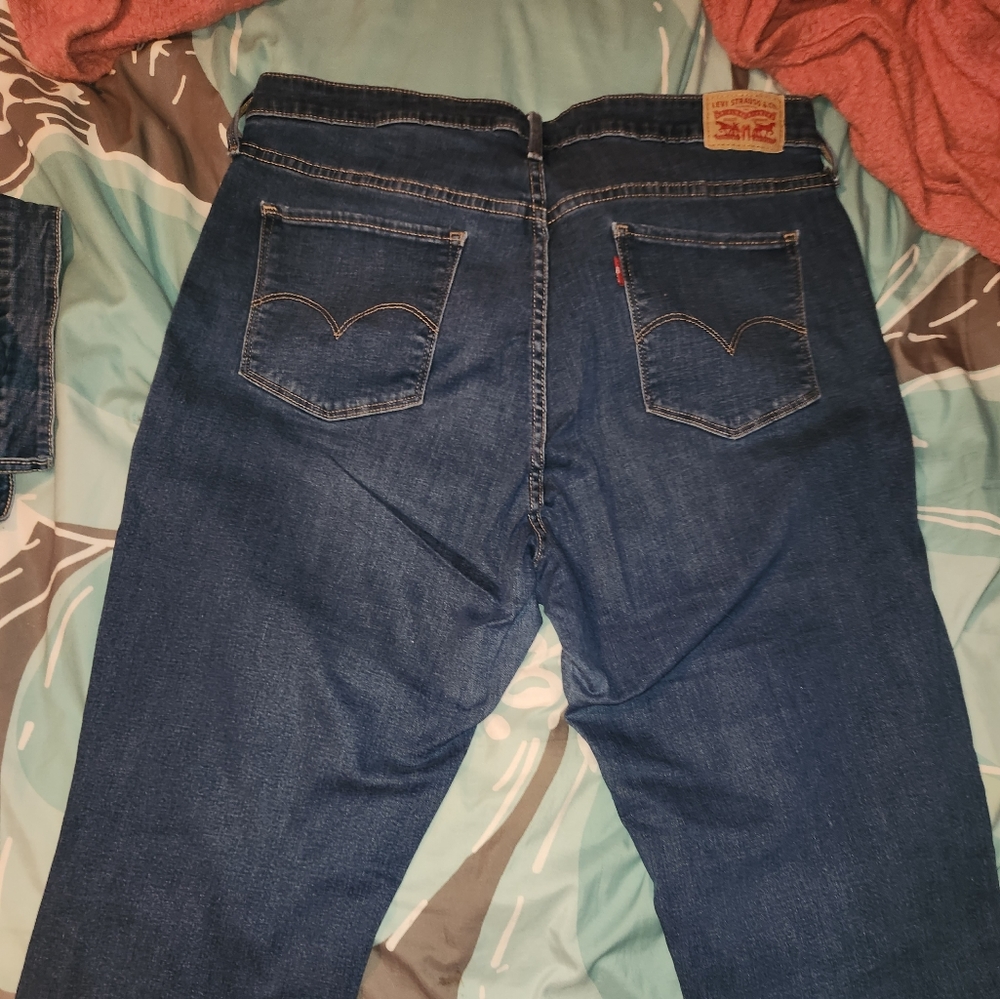 Levi's Capris - Picture 2 of 4